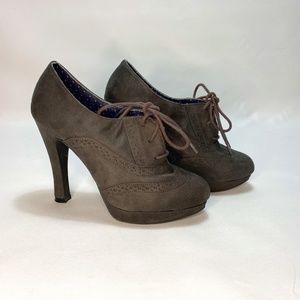 Fioni Women's Platform Stiletto Heel Shoes Dark Gray Faux Suede Spectators 8.5